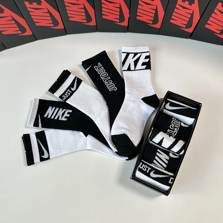 スーパーコピー ナイキ 靴下