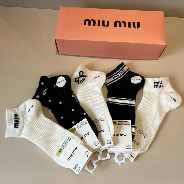 スーパーコピー ミュウミュウ 靴下