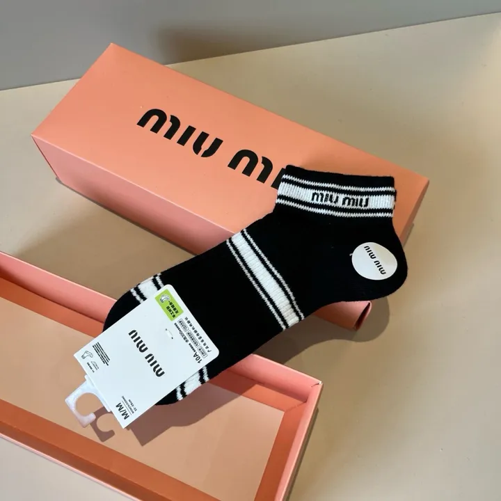 スーパーコピー ミュウミュウ 靴下