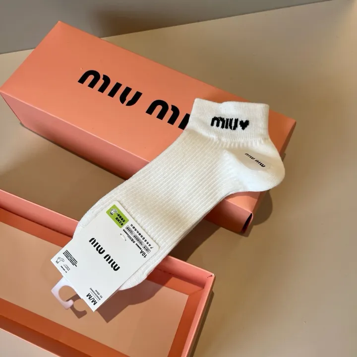 スーパーコピー ミュウミュウ 靴下