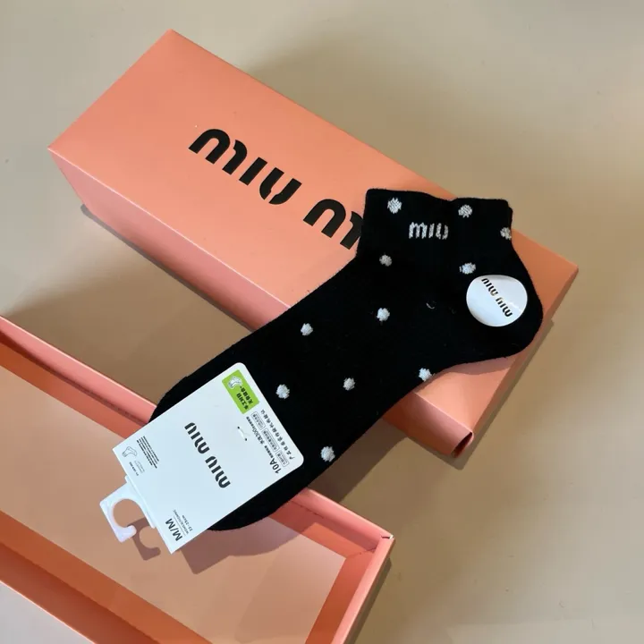 スーパーコピー ミュウミュウ 靴下