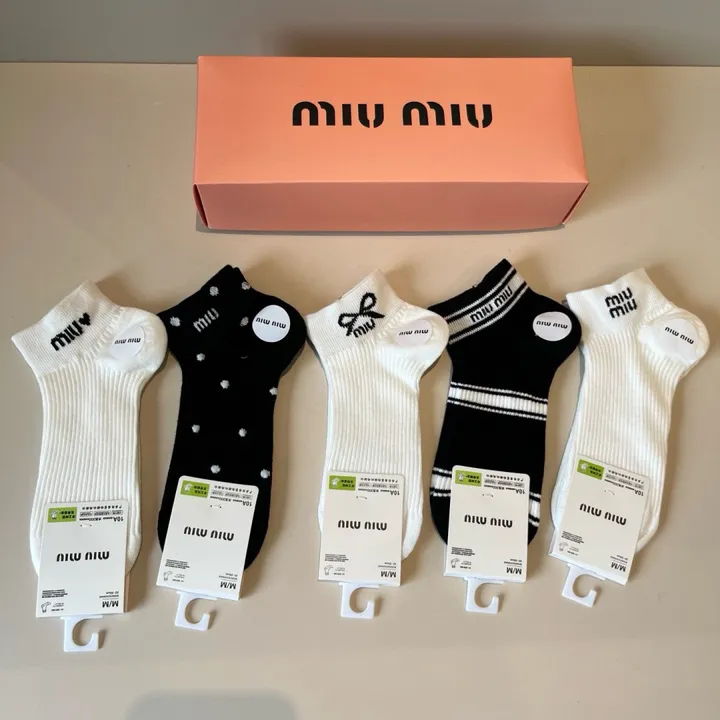 スーパーコピー ミュウミュウ 靴下