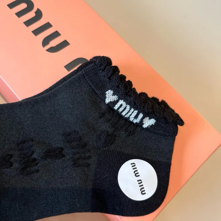 スーパーコピー ミュウミュウ 靴下