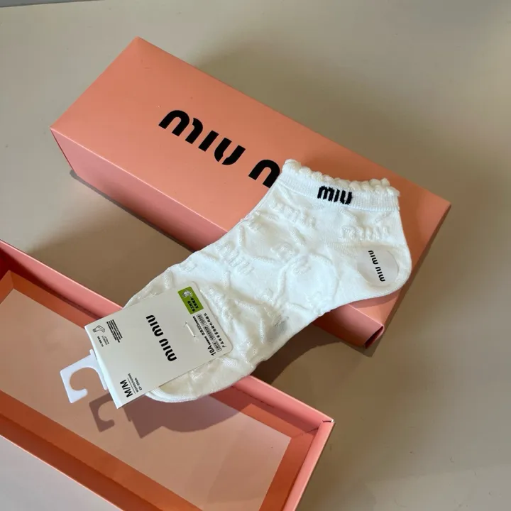 スーパーコピー ミュウミュウ 靴下