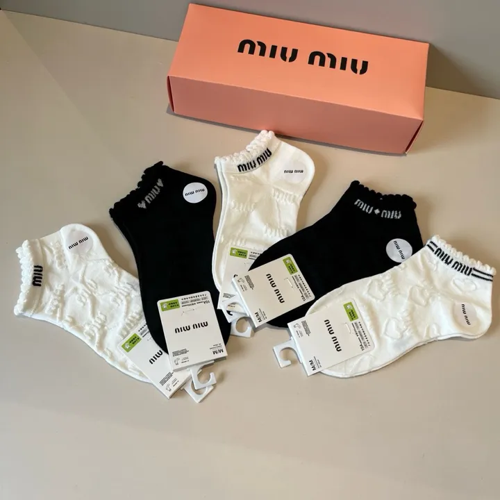 スーパーコピー ミュウミュウ 靴下