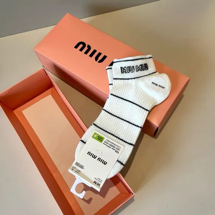 スーパーコピー ミュウミュウ 靴下