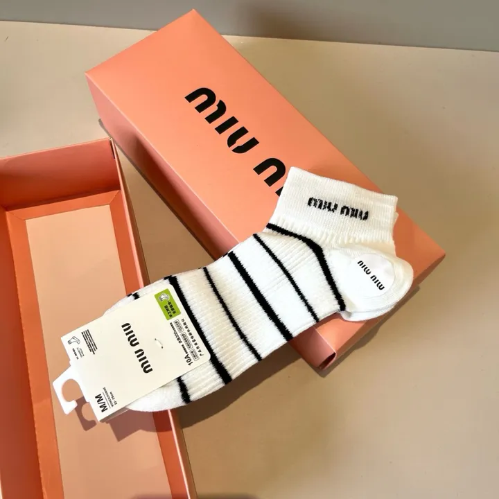 スーパーコピー ミュウミュウ 靴下