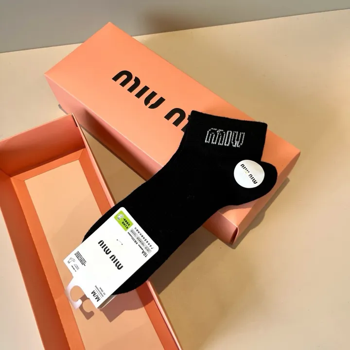 スーパーコピー ミュウミュウ 靴下