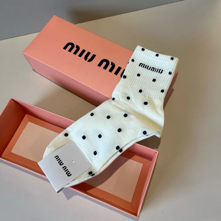 スーパーコピー ミュウミュウ 靴下