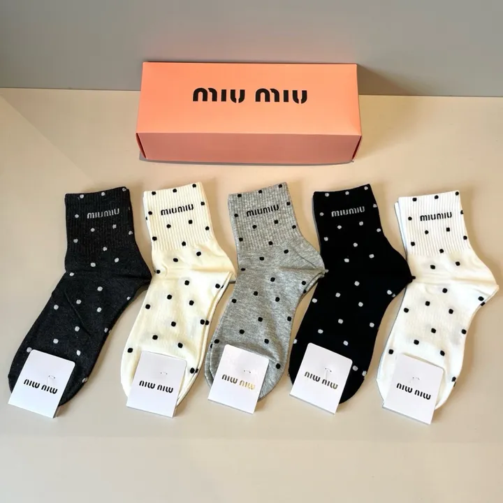 スーパーコピー ミュウミュウ 靴下