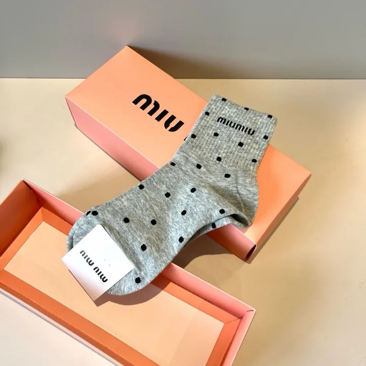 スーパーコピー ミュウミュウ 靴下