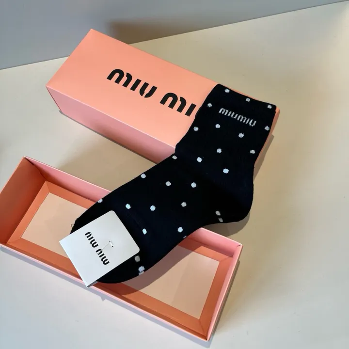 スーパーコピー ミュウミュウ 靴下