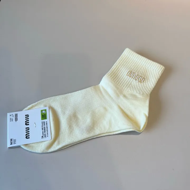 スーパーコピー ミュウミュウ 靴下