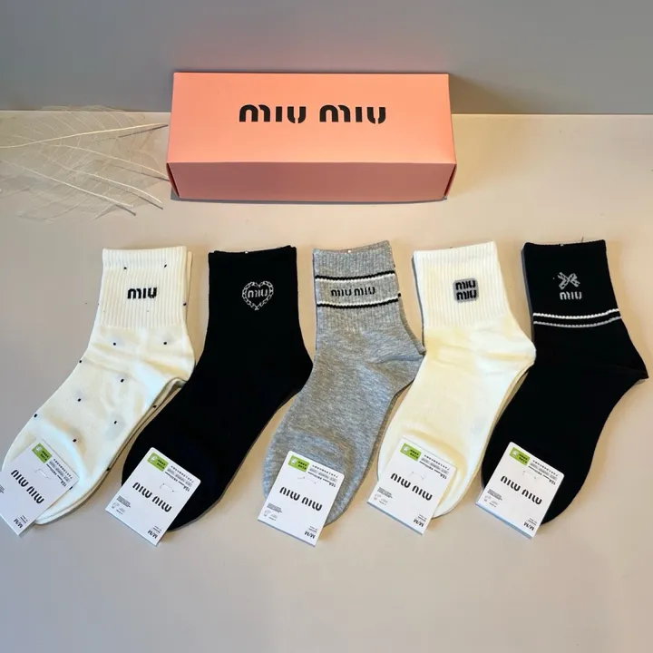 スーパーコピー ミュウミュウ 靴下