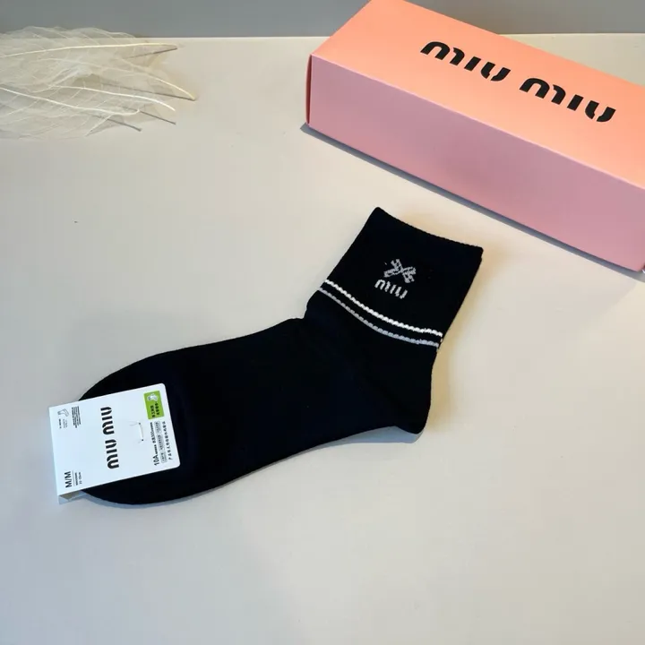 スーパーコピー ミュウミュウ 靴下