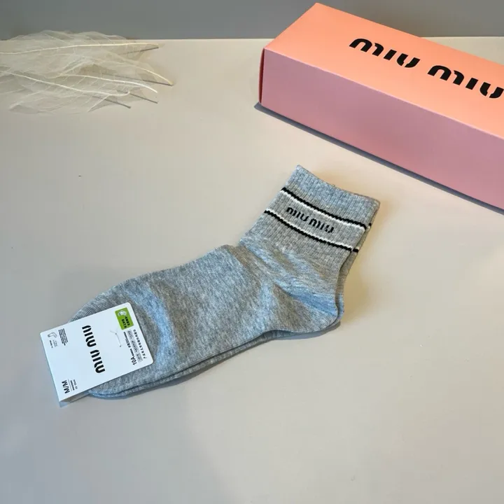スーパーコピー ミュウミュウ 靴下