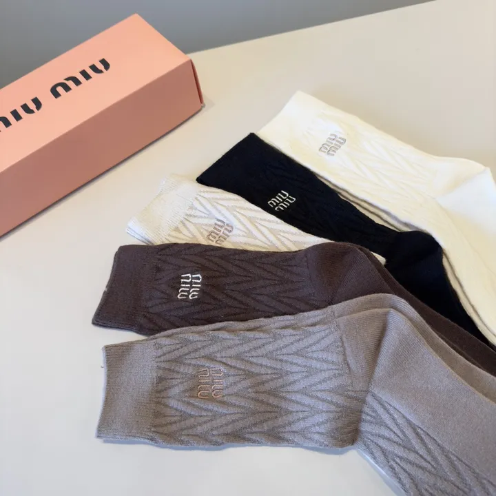 スーパーコピー ミュウミュウ 靴下