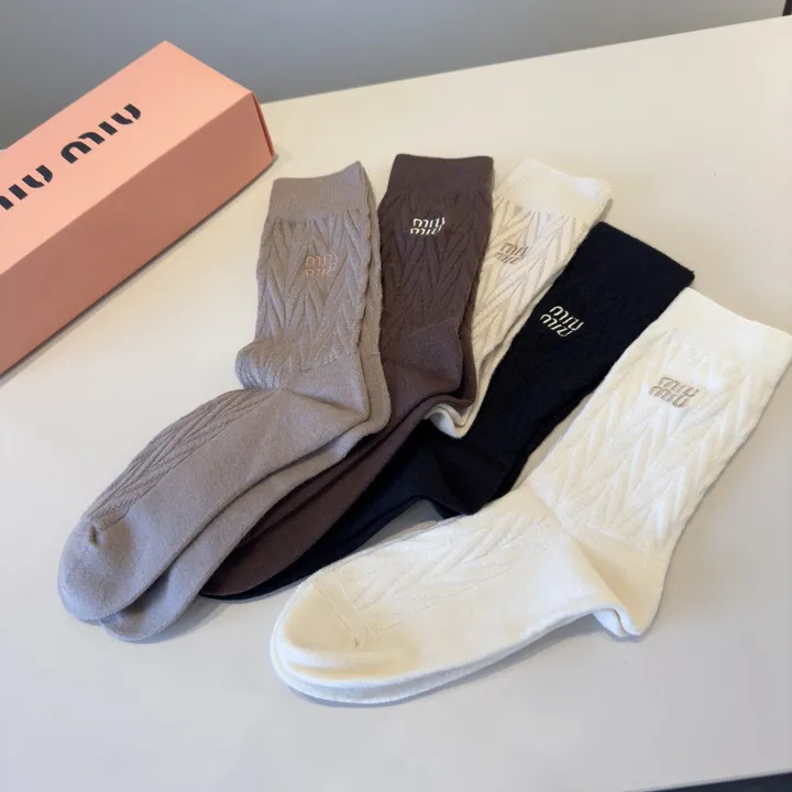 スーパーコピー ミュウミュウ 靴下