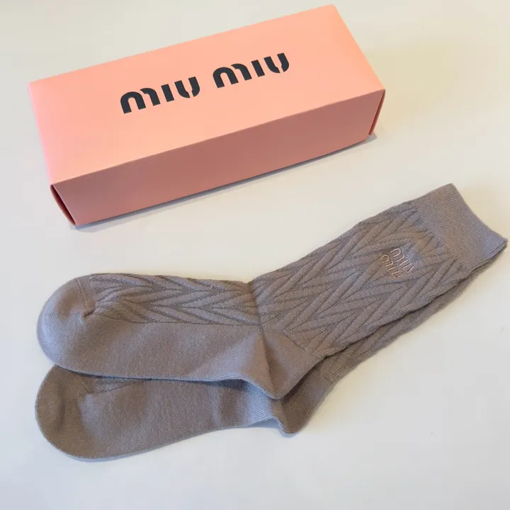 スーパーコピー ミュウミュウ 靴下