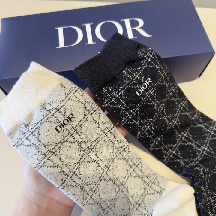スーパーコピー ディオール 靴下