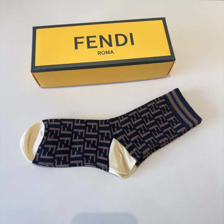 スーパーコピー ヴェルサーチ 靴下