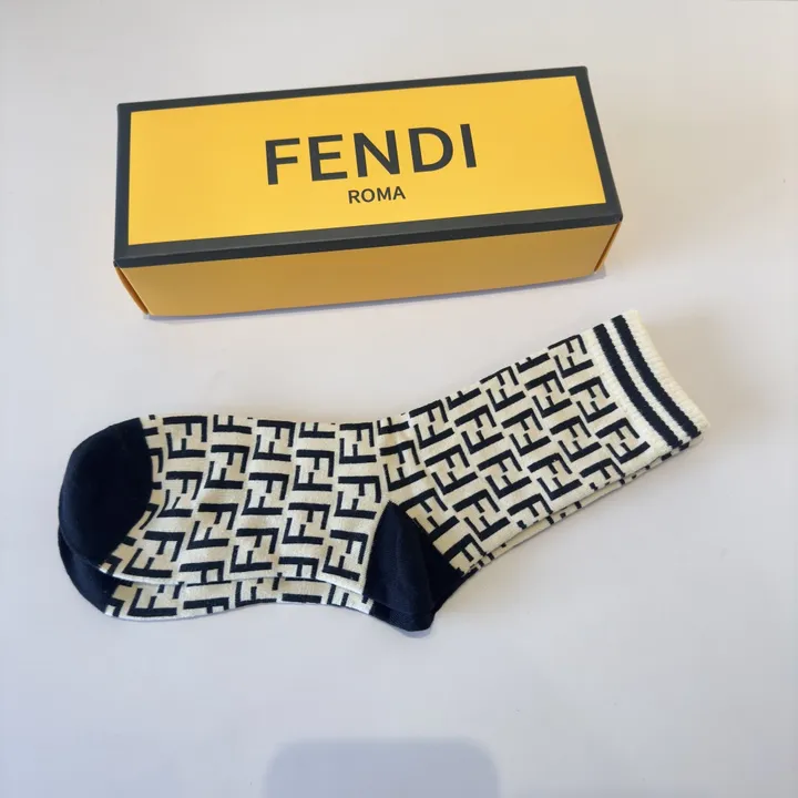 スーパーコピー ヴェルサーチ 靴下