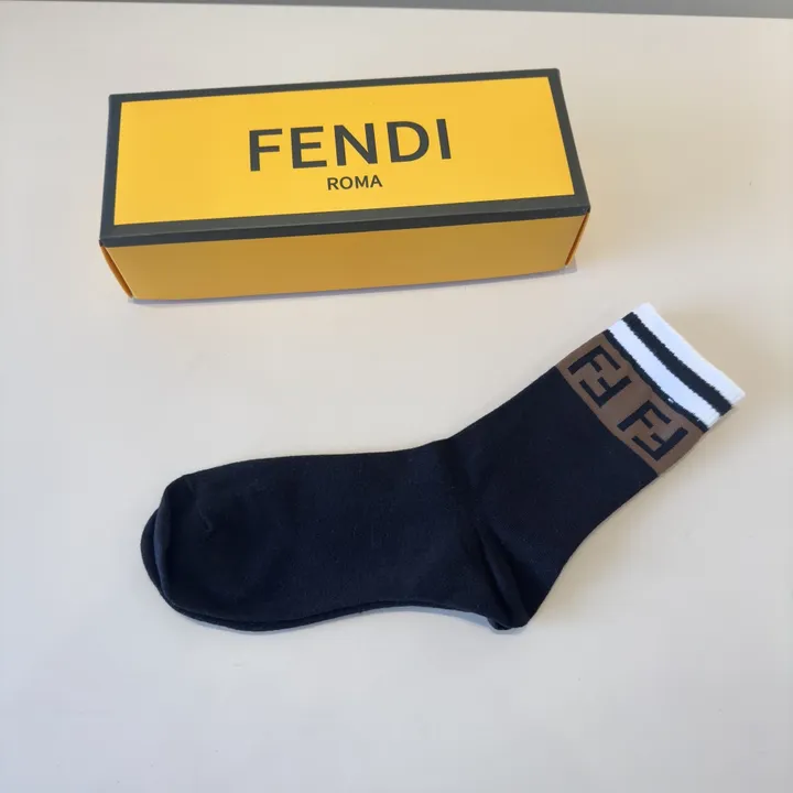 スーパーコピー ヴェルサーチ 靴下