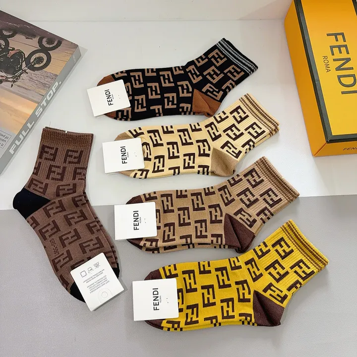 スーパーコピー ヴェルサーチ 靴下