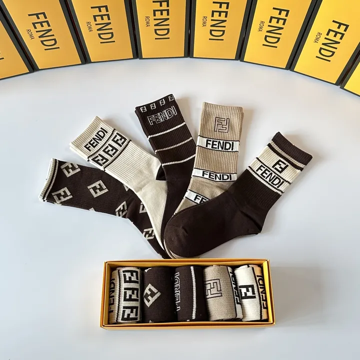 スーパーコピー ヴェルサーチ 靴下