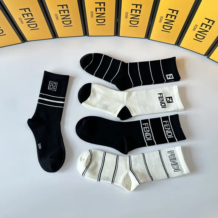 スーパーコピー ヴェルサーチ 靴下