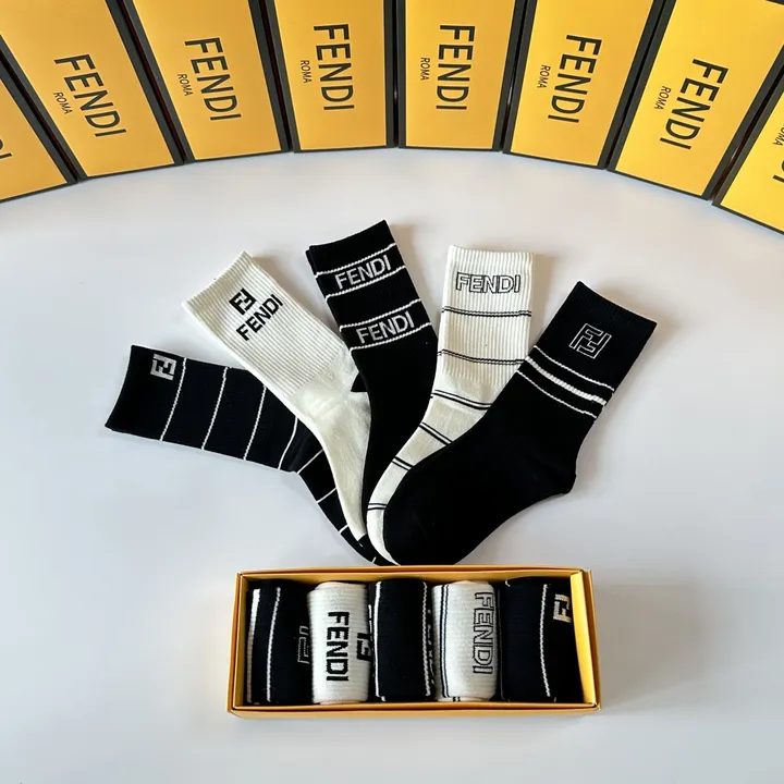 スーパーコピー ヴェルサーチ 靴下