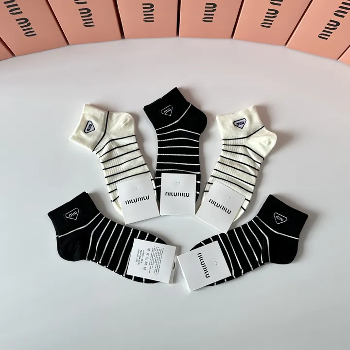 スーパーコピー ミュウミュウ 靴下