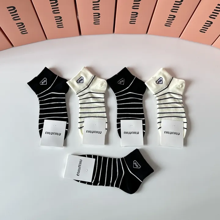 スーパーコピー ミュウミュウ 靴下