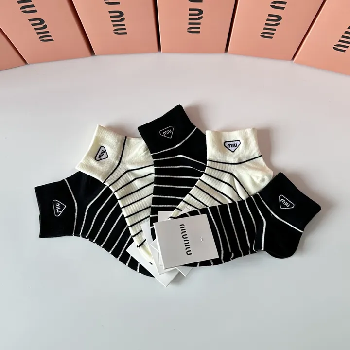 スーパーコピー ミュウミュウ 靴下