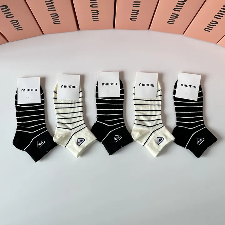 スーパーコピー ミュウミュウ 靴下