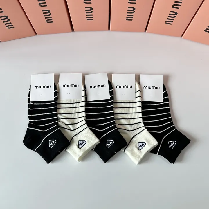 スーパーコピー ミュウミュウ 靴下