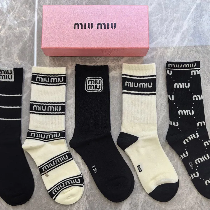 スーパーコピー ミュウミュウ 靴下