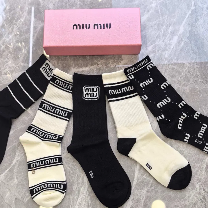 スーパーコピー ミュウミュウ 靴下