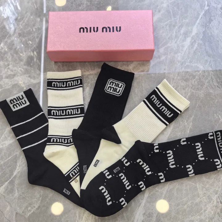 スーパーコピー ミュウミュウ 靴下