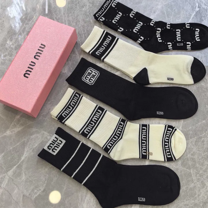 スーパーコピー ミュウミュウ 靴下