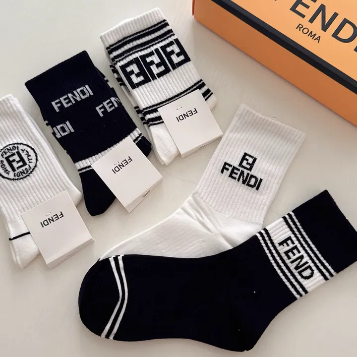 スーパーコピー ヴェルサーチ 靴下