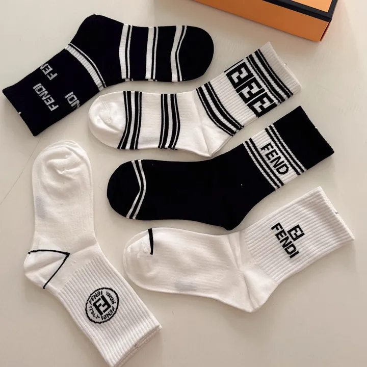 スーパーコピー ヴェルサーチ 靴下