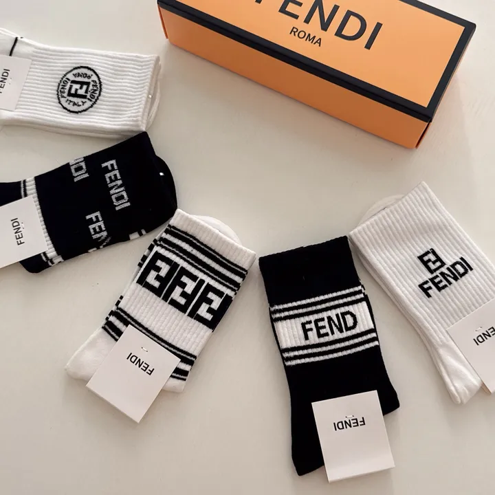 スーパーコピー ヴェルサーチ 靴下