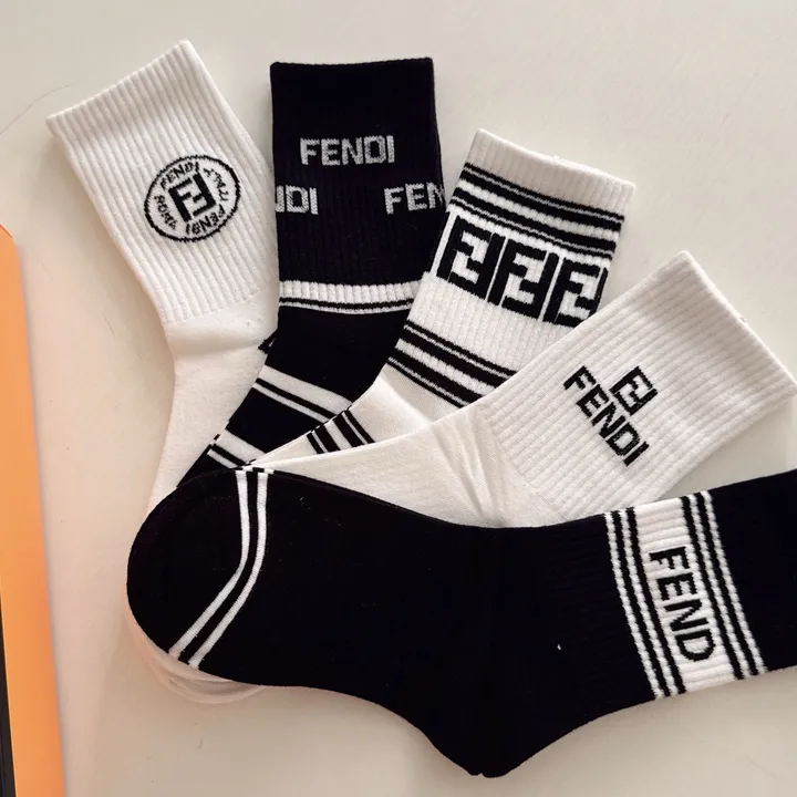 スーパーコピー ヴェルサーチ 靴下