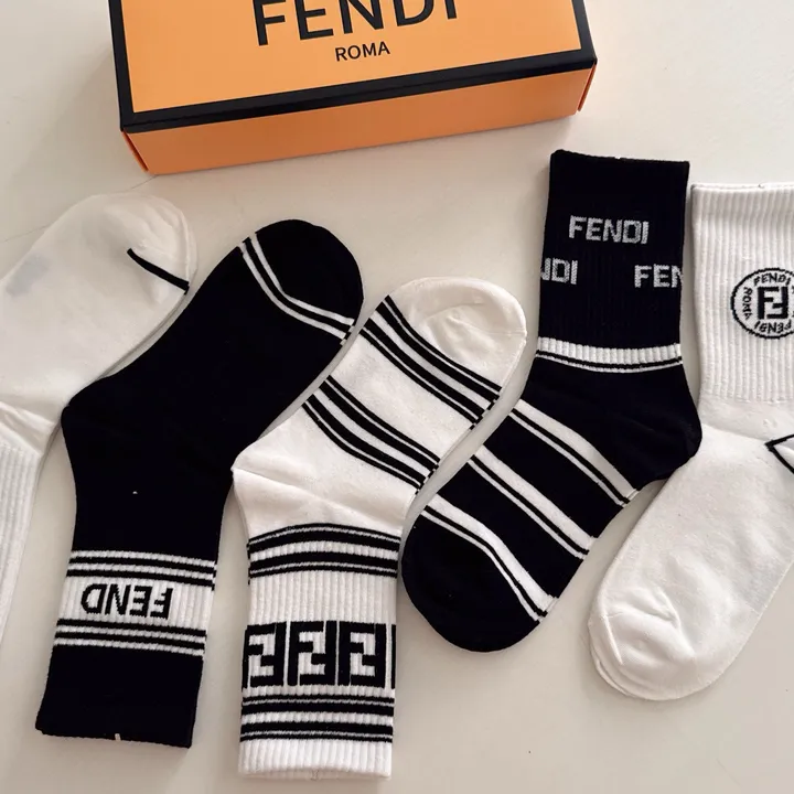 スーパーコピー ヴェルサーチ 靴下