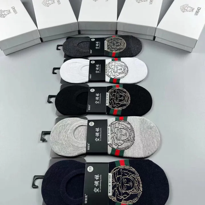 スーパーコピー ヴェルサーチ 靴下