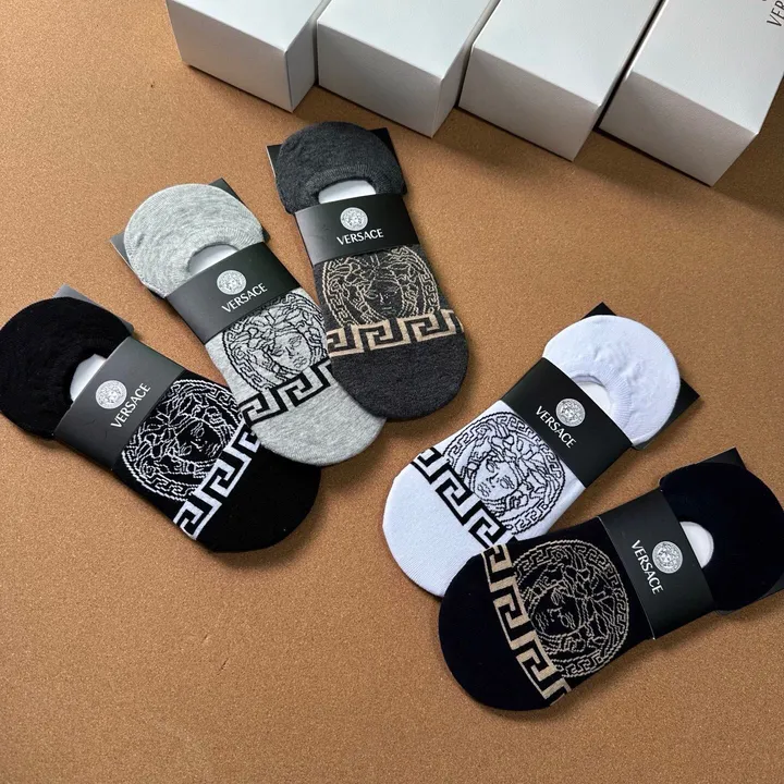 スーパーコピー ヴェルサーチ 靴下