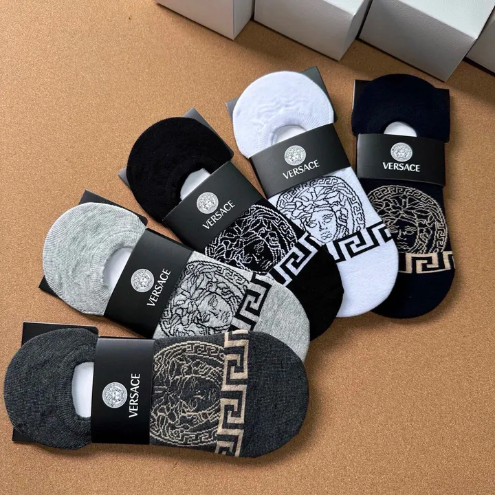 スーパーコピー ヴェルサーチ 靴下