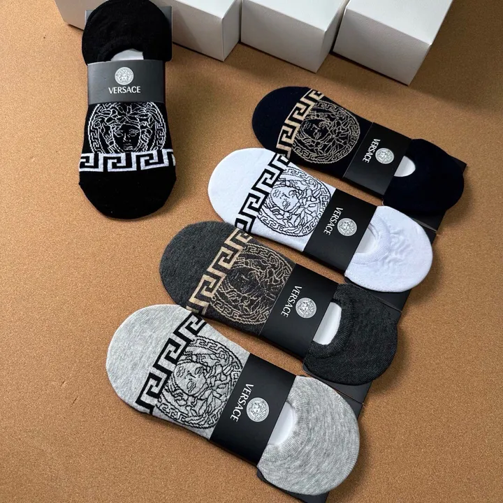 スーパーコピー ヴェルサーチ 靴下