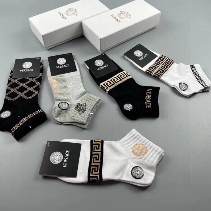スーパーコピー ヴェルサーチ 靴下